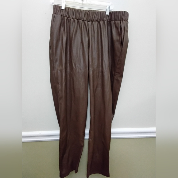 The DROP Faux Leather 2 Pc Set XL - Picture 7 of 7